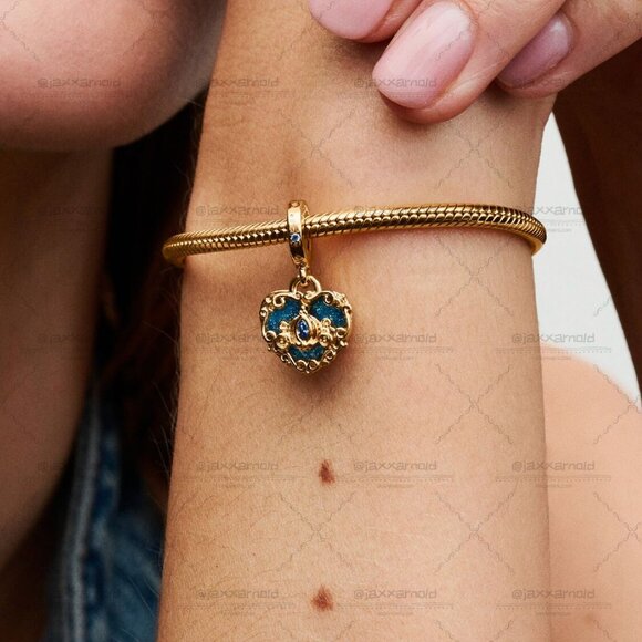 Pandora Disney Cinderella's Carriage & Heart Double Dangle Charm - Picture 4 of 6